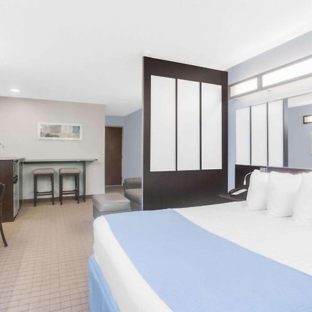 Microtel Inn & Suites Bath Exterior photo