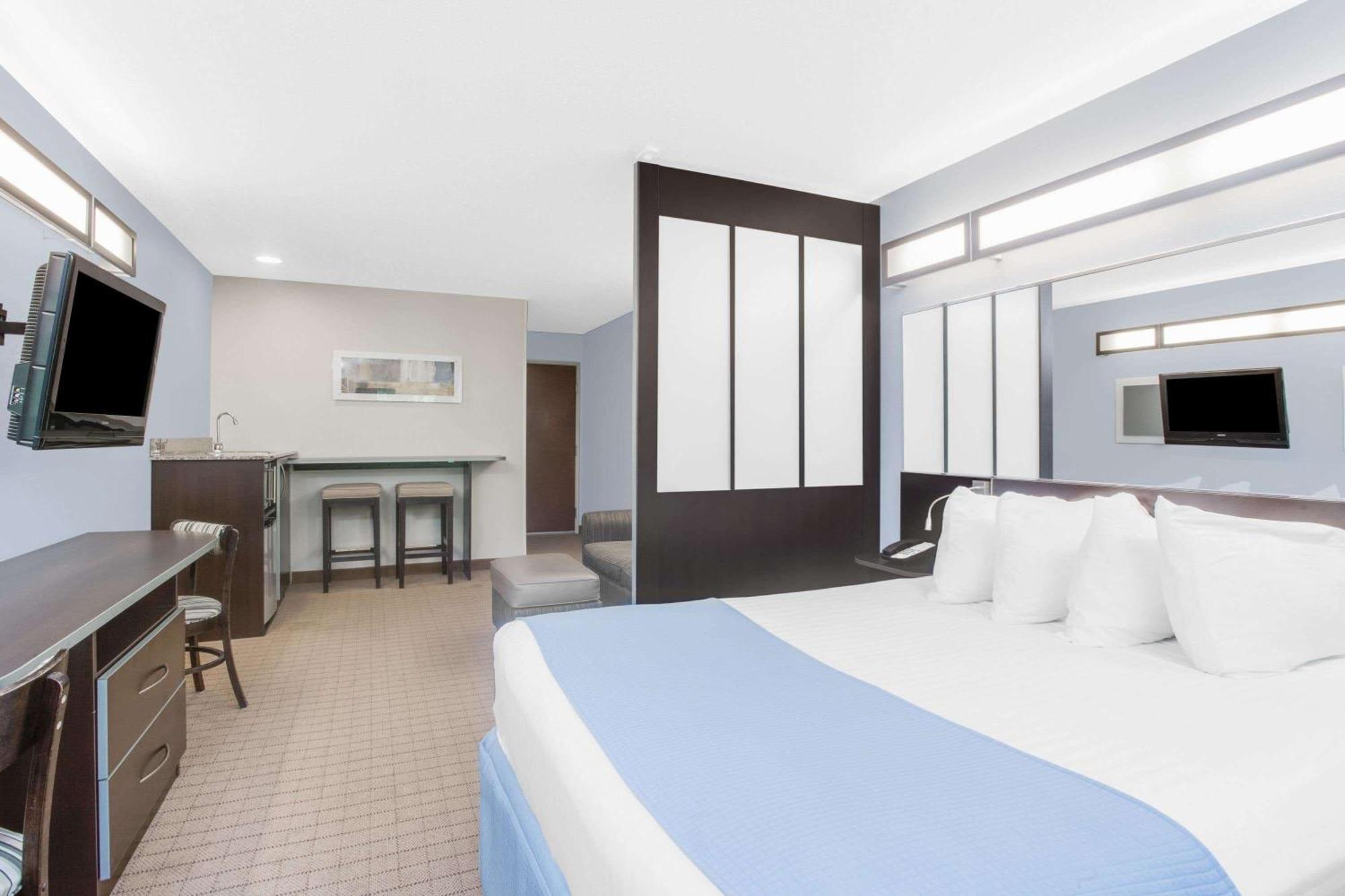 Microtel Inn & Suites Bath Exterior photo