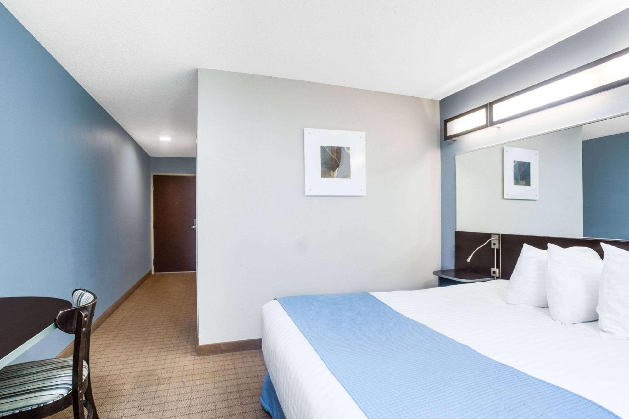 Microtel Inn & Suites Bath Exterior photo